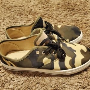 Soul Mates Camo Shoes, Size 10, CAMO style